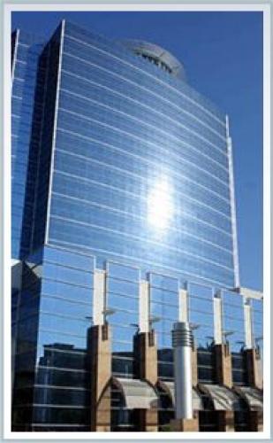 Vendo local en Edificio Empresarial con 121 metros de const.