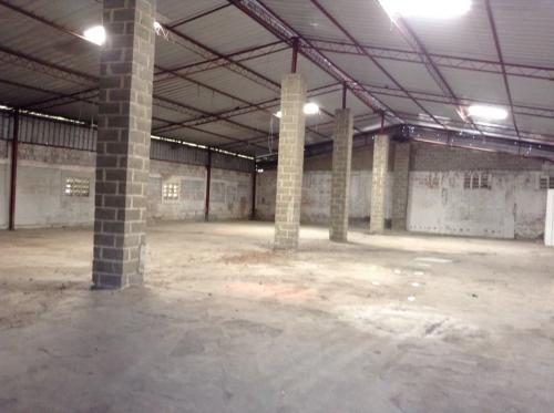Alquilo Nave de 640 m2 próximo Autopista Duarte
