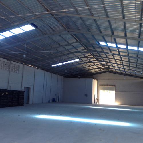 Alquilo Nave de 1000 m2 próximo a Autopista de las Américas