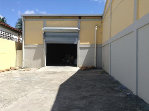 Alquilo Nave de 600 m2 Zona Oriental