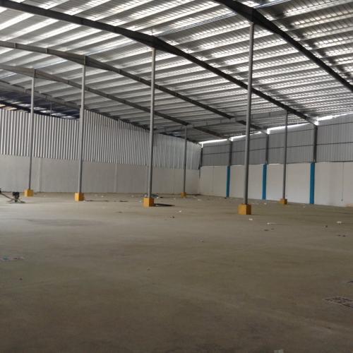 Alquilo Nave de 1.500 m2 en Herrera