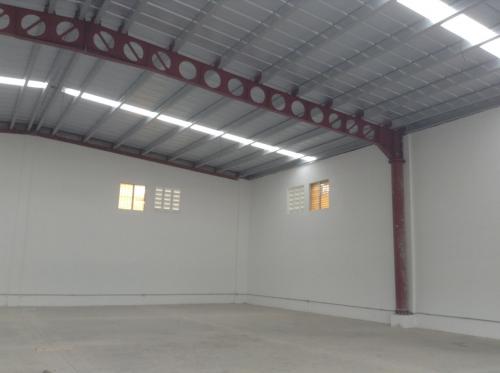 Alquilo 2 Naves próximo Autopista Duarte de 400 m2