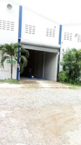 Alquilo Nave de 350 m2 en Zona Oriental