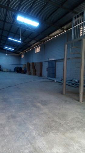 Alquilo Nave de 980 m2 en Zona Oriental