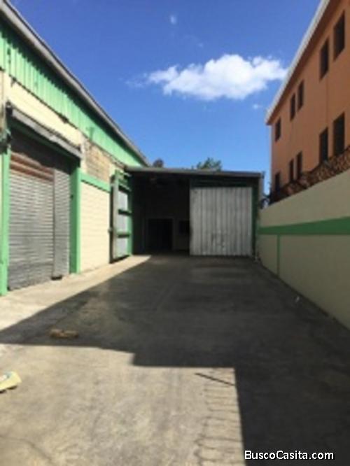 Arriendo Nave de 950 m2 en Ensanche La Fe