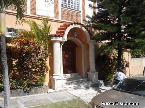 CASA AMUEBLADA EN RENTA EN ARROYO HONDO II SANTO DOMINGO REPUBLICA DOMINICANA