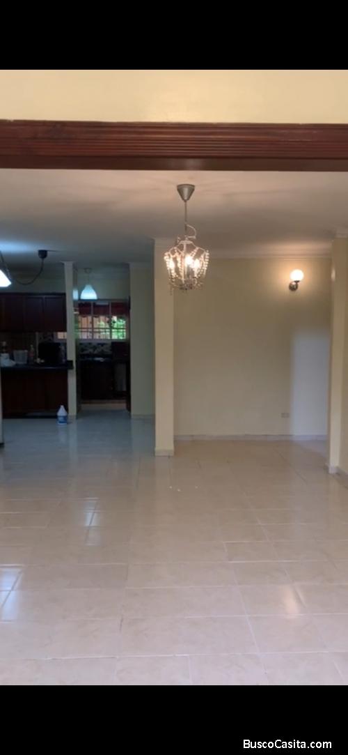 Se vende apartamento de 3 habitaciones en la Jacobo Majluta 