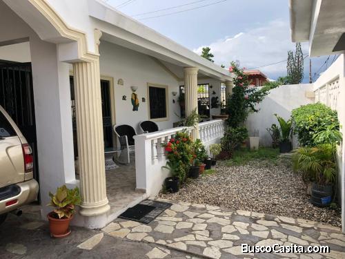 !DE OPORTUNIDAD VENDO CASA DE 2 NIVELES EN LA URB. LUCERNA!