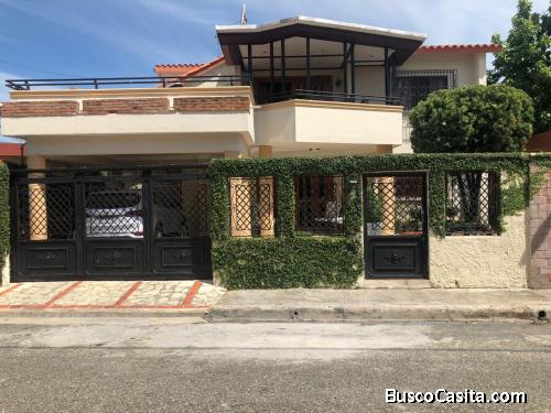 CASA EN EXCLUSIVA URBANIZACION RESIDENCIAL EN SAN CRISTOBAL