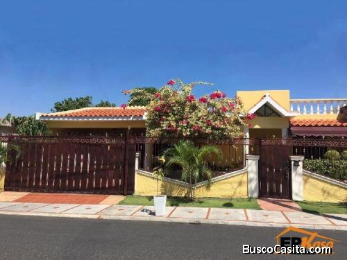 Amplia casa de venta en Reparto del Este, Santiago  REC-133