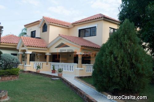 Hermosa casa de venta con mucho terreno, Las Damas II  REC-111