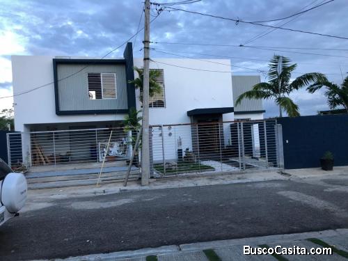 Casa en venta de dos niveles en Las Carmelitas,Santiago  EPC-115