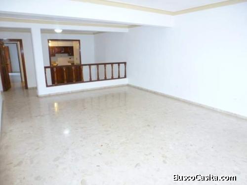 Casa de 3 niveles en Cacicazgos