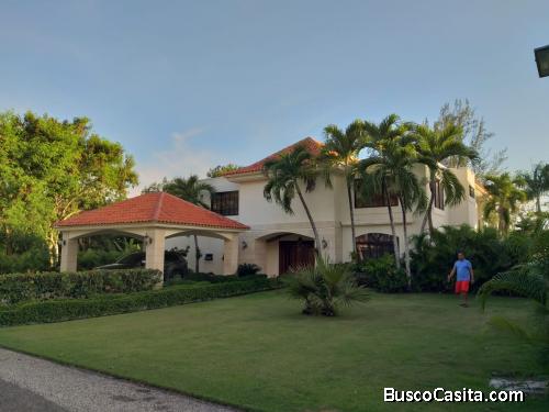 VILLA CON DISEÑO ESPECTACULAR DE VENTA EN SAN PEDRO