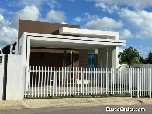 Casa moderna espaciosa en estratégico lugar en Higuey