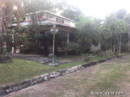 VILLA CAMPESTRE CON RÍO Y PISCINA DE VENTA EN MONTE PLATA