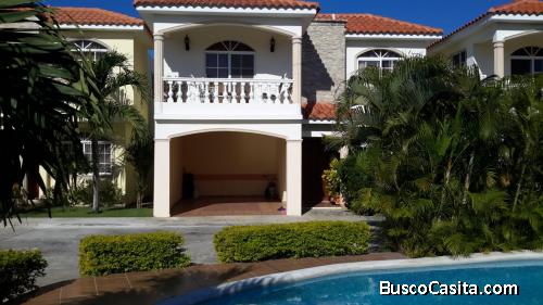 VENDO VILLA EN JUAN DOLIO.