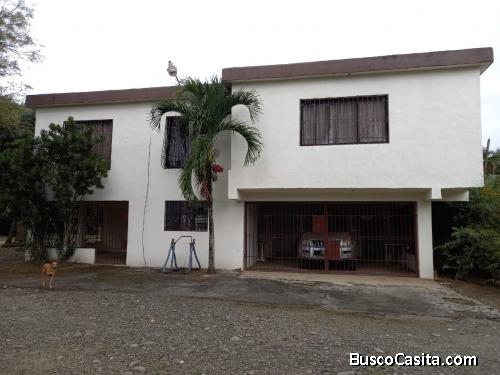 FINCA DE 126 TAREAS CON CASA Y RÍO EN BONAO