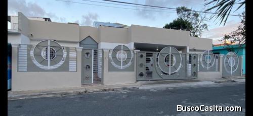 CASA DE VENTA EN LA AV. ESPAÑA SANTO DOMINGO ESTE
