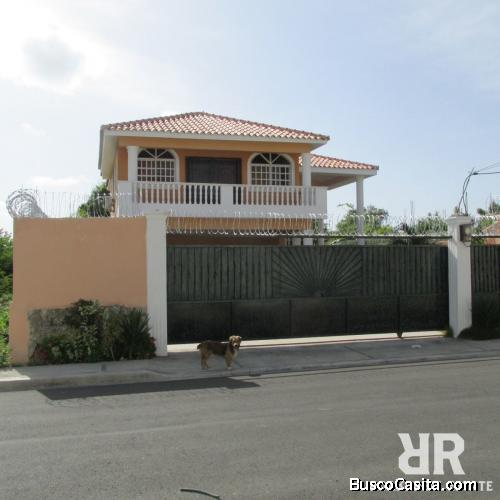VILLA DE VENTA CERCA DE LA PLAYA EN JUAN DOLIO