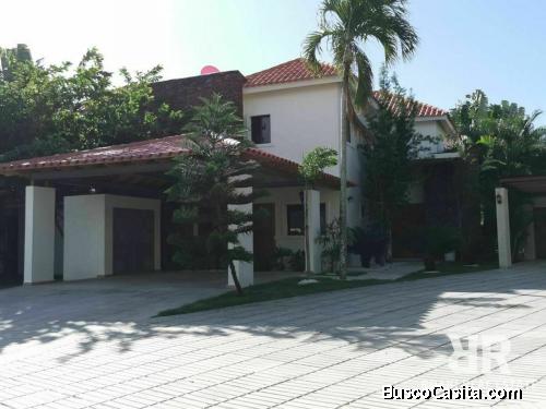 VILLA DE VENTA EN METRO COUNTRY CLUB JUAN DOLIO