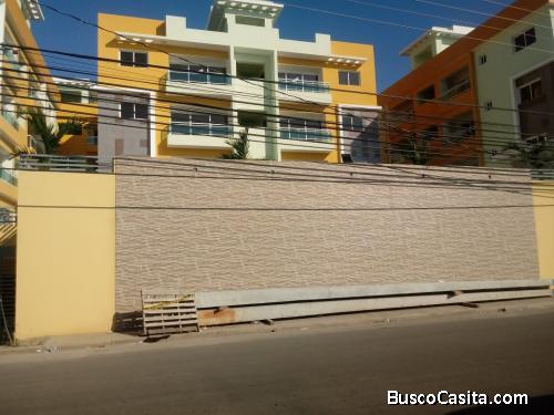 Aut. de  San Isidro Res. con piscina