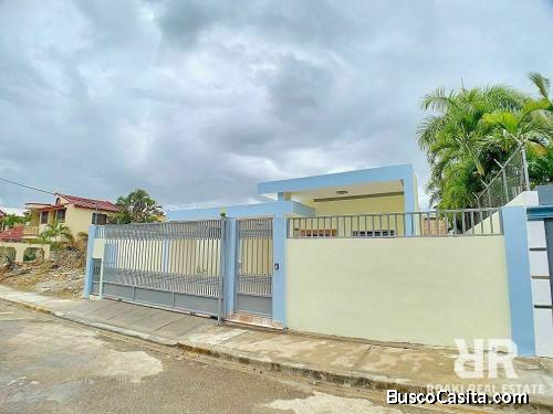 CASA AMPLIA Y MODERNA DE VENTA EN SANTIAGO