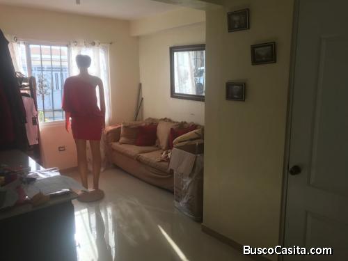 VENDO CASA DE DOS NIVELES EN AUTOPISTA SAN ISIDRO, AL LADO DE LA BASE, SANTO DOMINGO ESTE