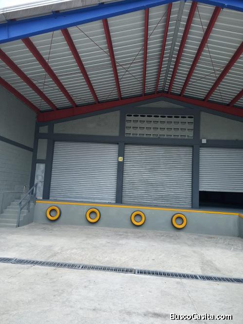 Arriendo Nave de 920 m2 en Herrera 