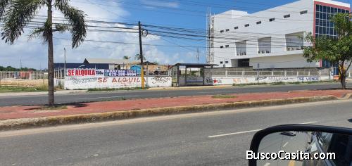 Alquilo Local en la ave Charles d Gaulle, entre el supermercado BRAVO y la SIRENA