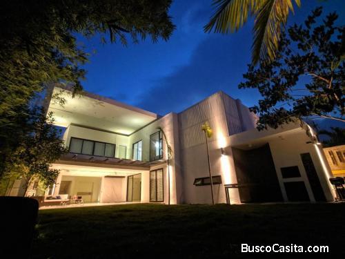 CASA DE LUJO DE VENTA EN SANTIAGO DE LOS CABALLEROSOS