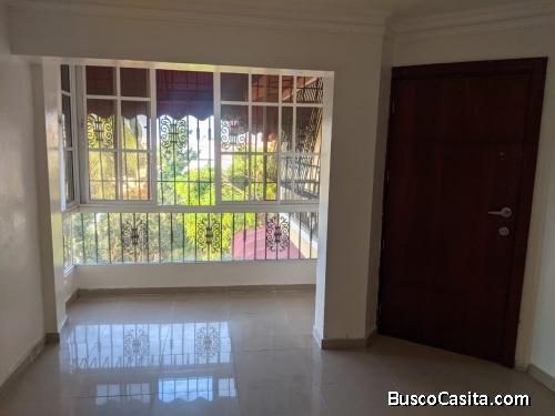 Apartamento en los  Alpes II Autopista San Isidro.