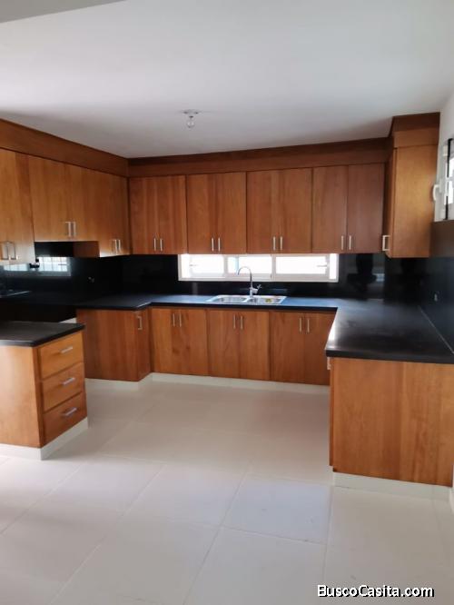 VENDO MODERNA CASA EN CERROS DE GURABO SANTIAGO