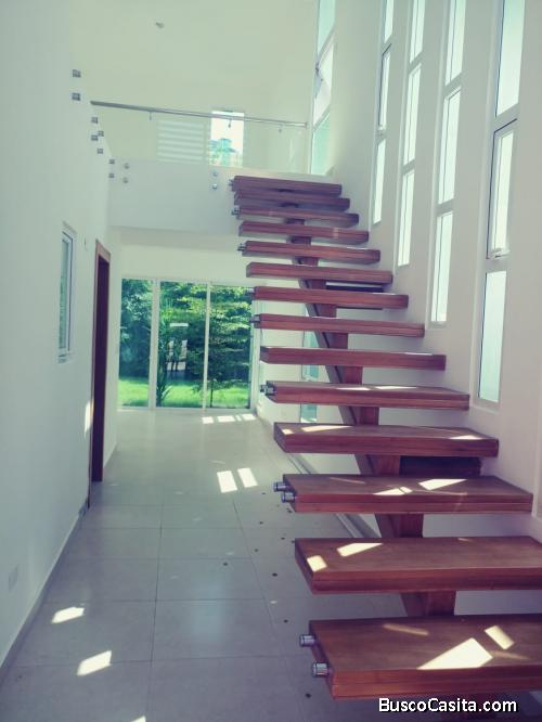 VENDO MODERNA CASA EN LLANOS DE GURABO SANTIAGO