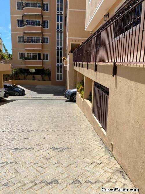 Alquilo amplio apartamento en la esperilla 