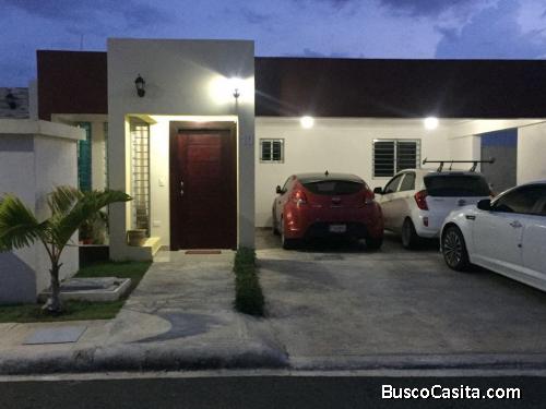 Casa en Venta en Proyecto Cerrado con Piscina en Santiago KGC-105