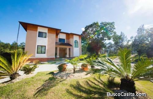 VILLA ELEGANTE DE VENTA EN JARABACOA