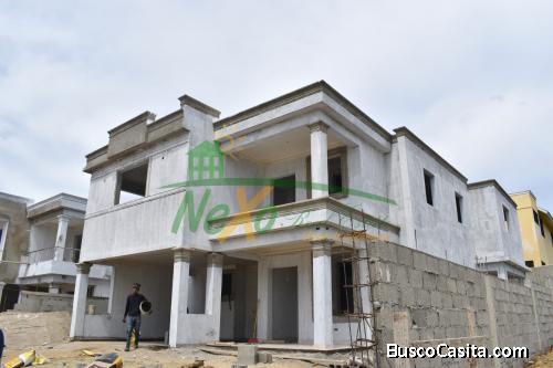 Casa moderna en la Av. Hispanoamericana Santiago (JPC-202.)