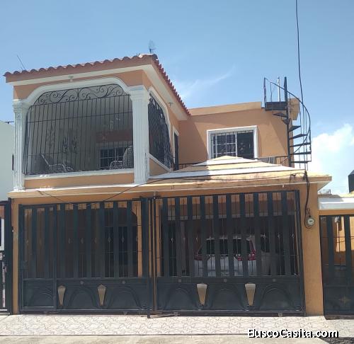 Moderna Casa Familiar de 2 Niveles en Residencial Antonia, Santo Domingo 