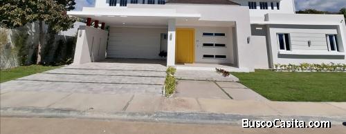 CASA CON PISCINA DE VENTA EN SANTIAGO DE LOS CABALLEROS