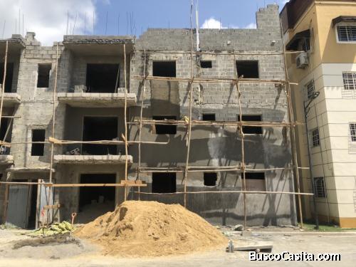 PROYECTO DE APTOS EN CONSTRUCCION en la   Aut.  de San Isidro, a 3 minutos del OLE