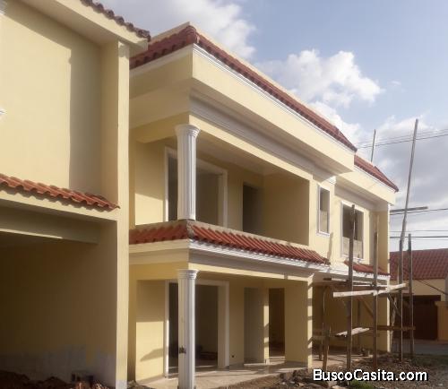 COMPLEJO DE 6 CASAS A 3 minutos del Ole, Aut. San Isidro