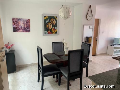 Apartamento Amueblado de tres habitaciones en Alquiler