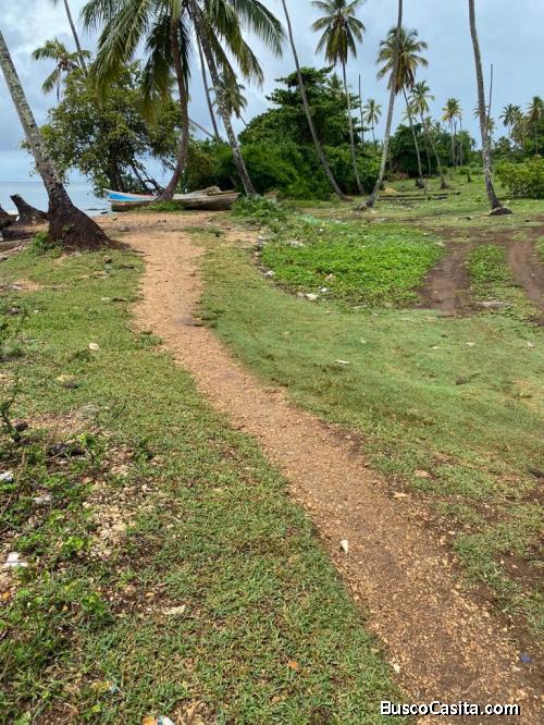 TERRENO 42,000 METROS CON PLAYA DE VENTA EN SAMANÁ en República Dominicana