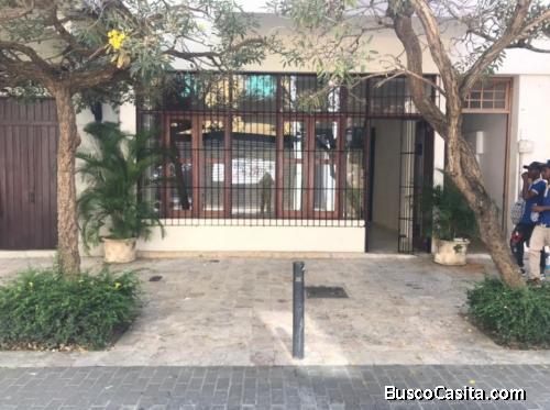 Alquilo local comercial en Zona Colonial