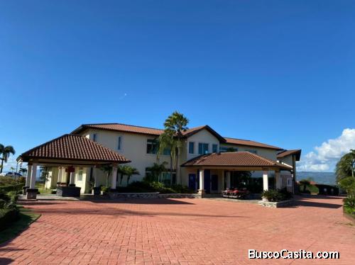 VILLA CON AMPLIO TERRENO DE VENTA EN MOCA