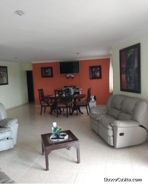 Apartamento en la Av Republica de Colombia