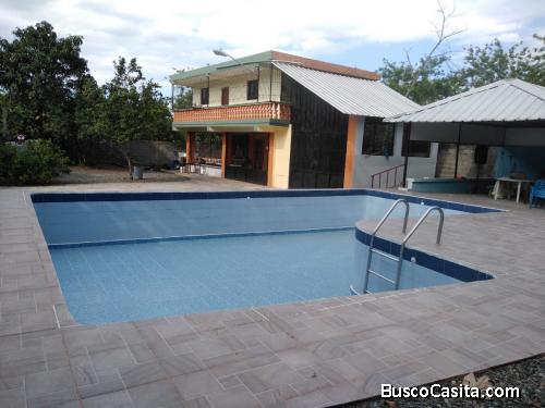 CASA CON AMPLIO TERRENO DE VENTA EN BONAO