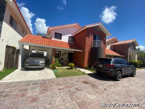 VILLA DE VENTA EN JUAN DOLIO