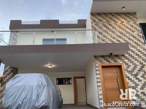 CASA DE 2 NIVELES DE VENTA EN SANTIAGO